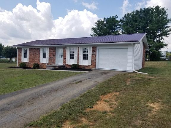2nd image of 212 Oak Pl