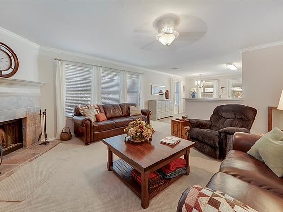 4th image of 2602 Lookout Dr
