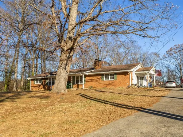 567 Cedar Dr, Winston Salem, NC 27107