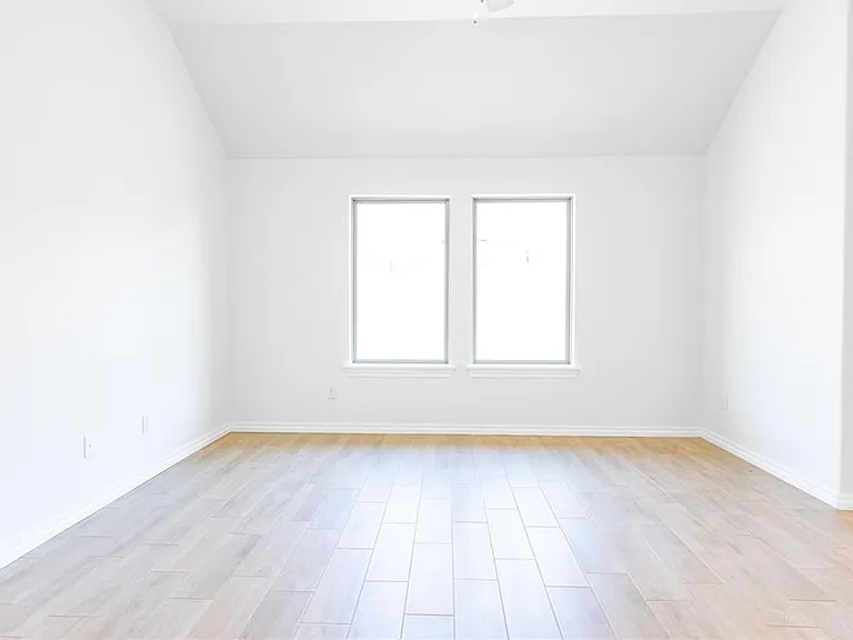 3224 Alameda St — Photo 2