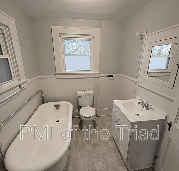 1110 Adams St — Photo 14