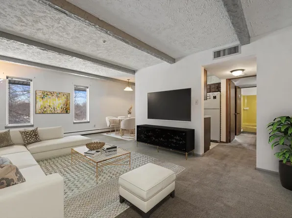 4000 West Rivers Edge CIRCLE #24, Brown Deer, WI 53209