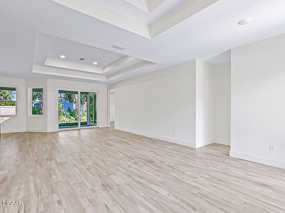 5th image of 2894 Hardy Ave