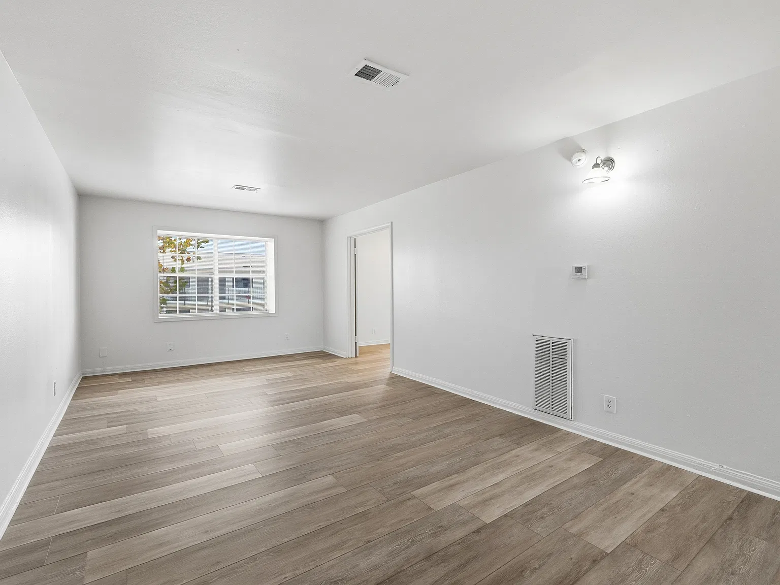 Southern Oaks Apartments - 10 — Photo 2