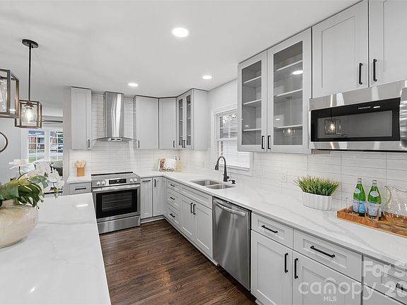 4th image of 1715 Washington Ave