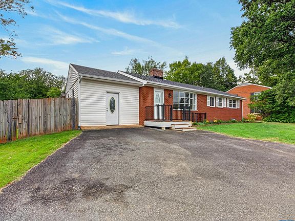 4th image of 2219 Greenbrier Dr