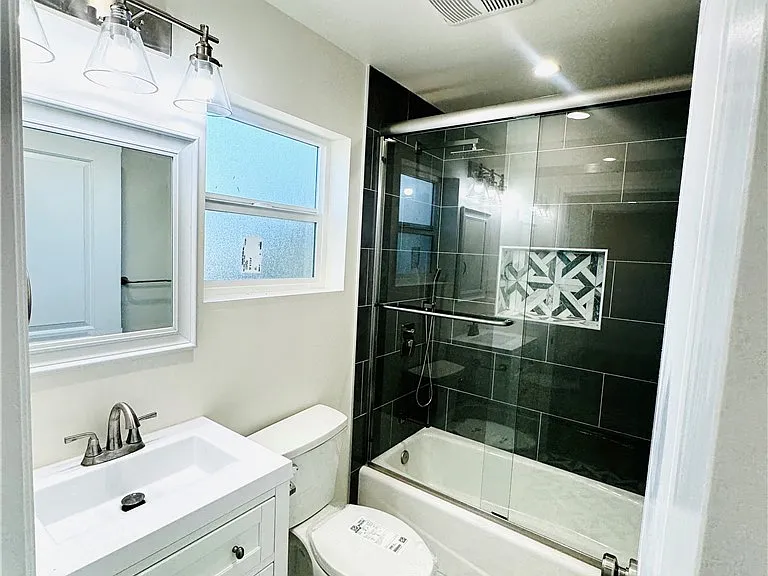 9318 Encino Ave — Photo 25