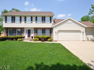 3102 Yorkshire Ct, Bloomington, IL