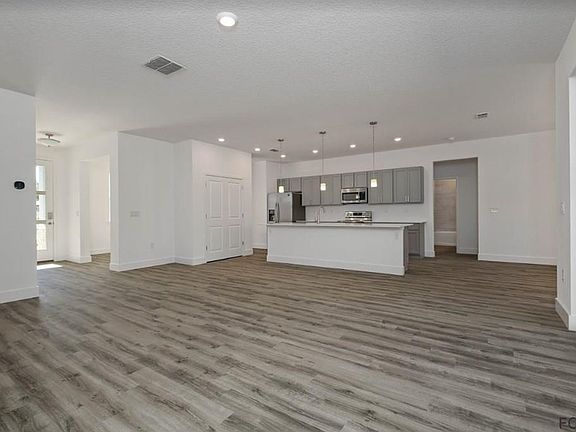 4th image of 15 Rosepetal Ln