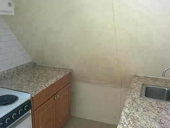 Kitchen (note it is a small kicthen alcove)