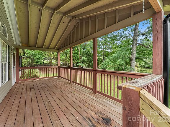 5th image of 89 Brookwood Dr