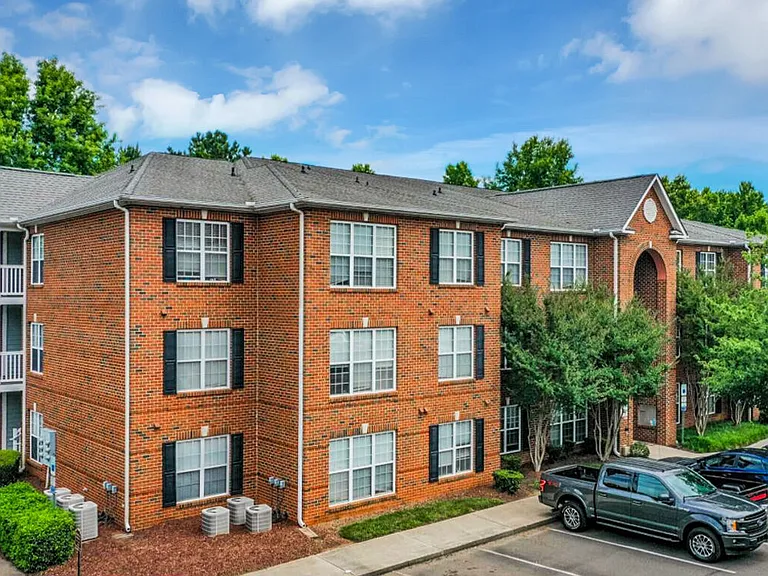 Heritage Apartments — Photo 17