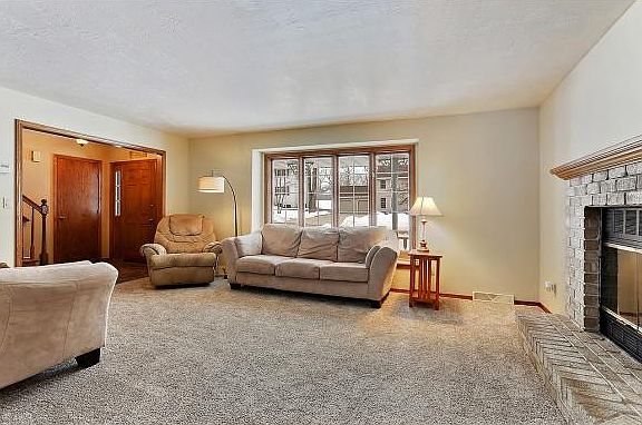 3rd image of 2431 Shady Oak Dr