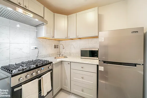 Rented by Brown Harris Stevens | media 19