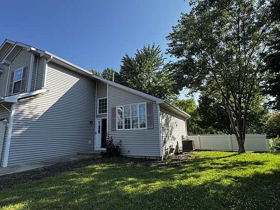 2nd image of 2001 Gray Hawk Dr