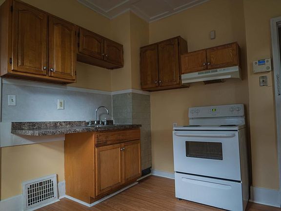 4th image of 3918 Fremont Ave N
