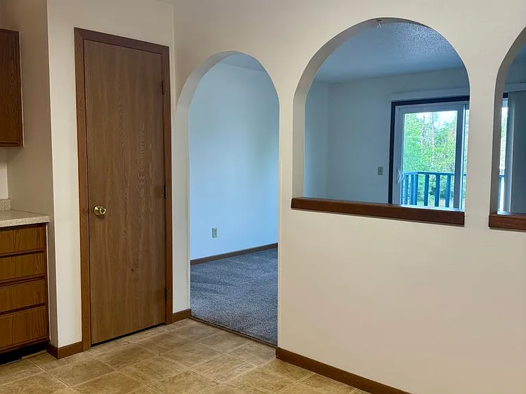 919 Briar Ln — Photo 16