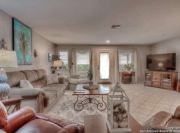 3rd image of 2110 W Bluff Dr