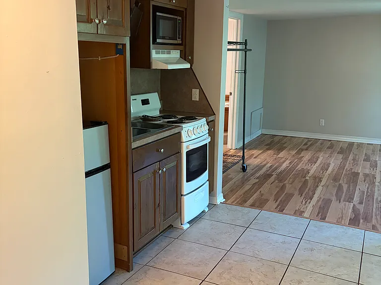 4 Douglas St #1 — Photo 2