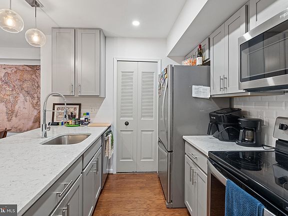 5th image of 1029 N Stuart St APT 216