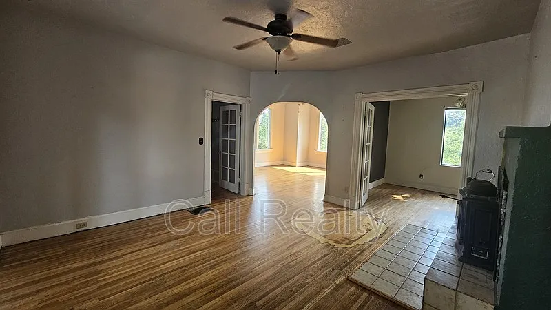 3 bed, 2.0 bath, 1056 sqft, $2,400 — Photo 1