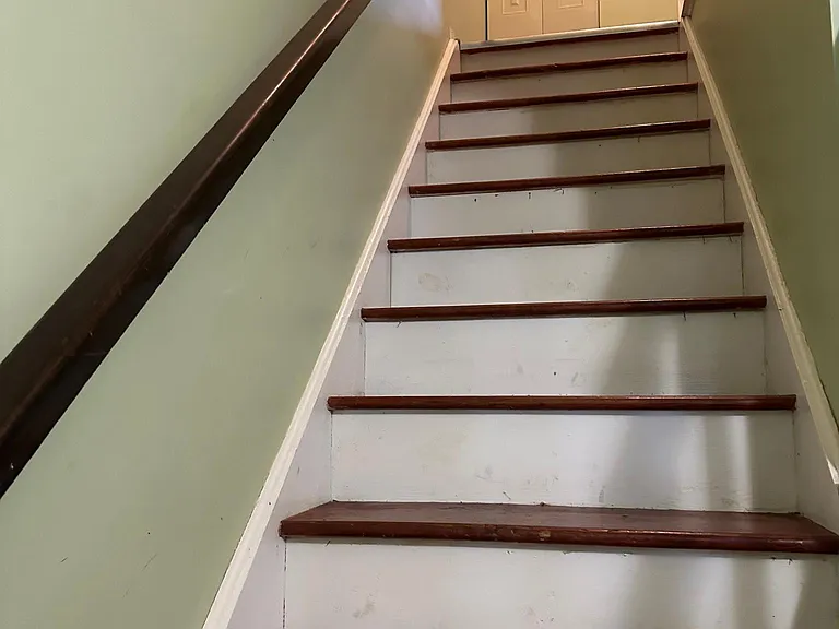 243 Hampshire Ct — Photo 3