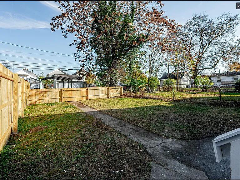 1132 Peters Ave — Photo 23