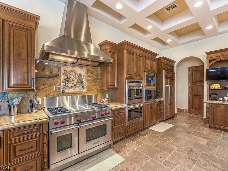 2780 El Camino Rd — Photo 37