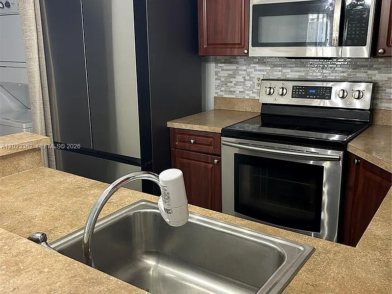 578 Woodgate Cir #E — Photo 5