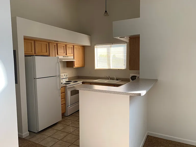 906 Lucca Dr — Photo 3