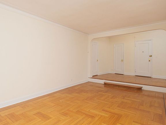 2nd image of 601 Pelham Pkwy N #505