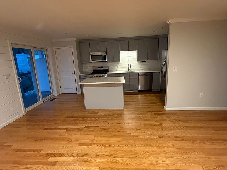 1st image of 138 Elm St APT 43