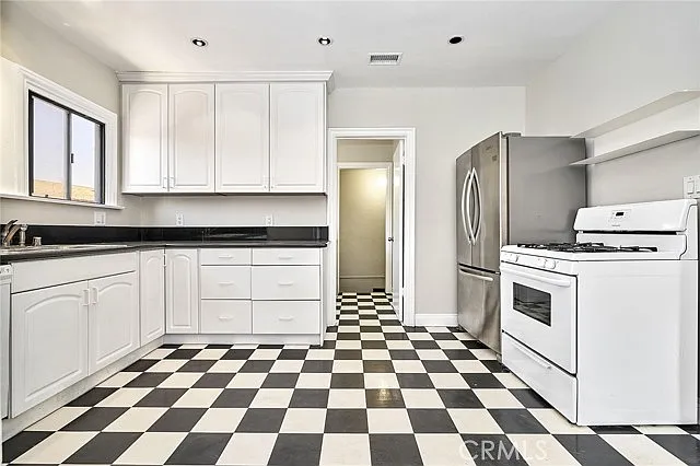 6669 Delong Pre — Photo 7