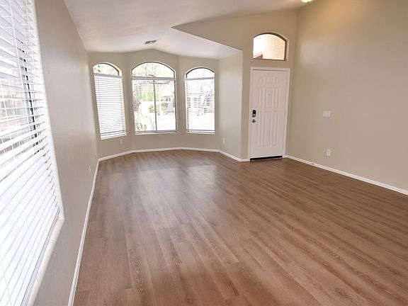 3rd image of 4652 E Cherry Hills Dr