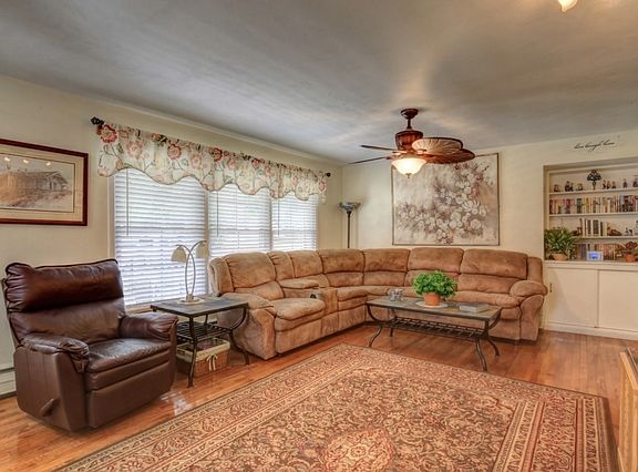 5th image of 1004 N Union Dr