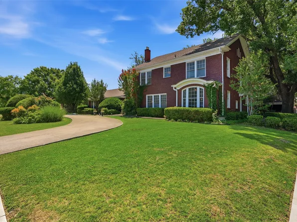 221 W 5th St, Bonham, TX 75418