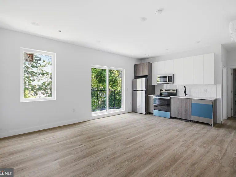 613 N Brooklyn St #7 — Photo 2