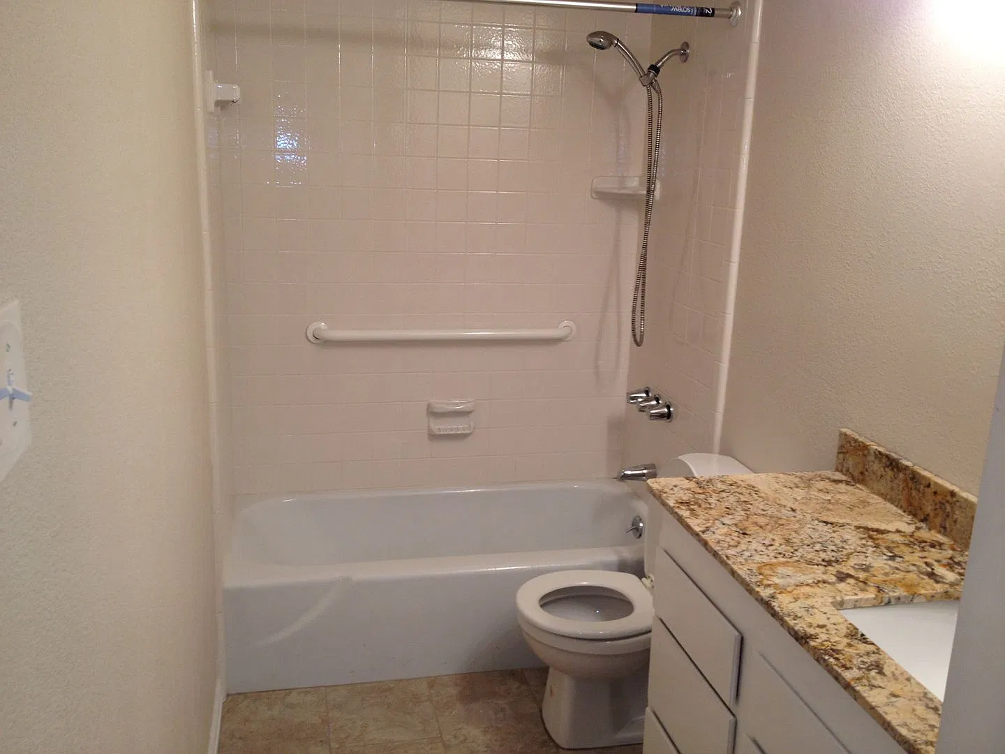 3 Bed, 2 Bath. Hardwood floors, quartz countertops, stainless steel appliances. — Photo 4