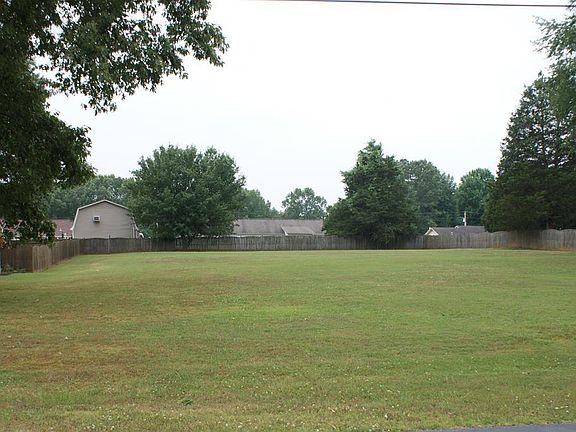 2nd image of 120 Oakview Dr