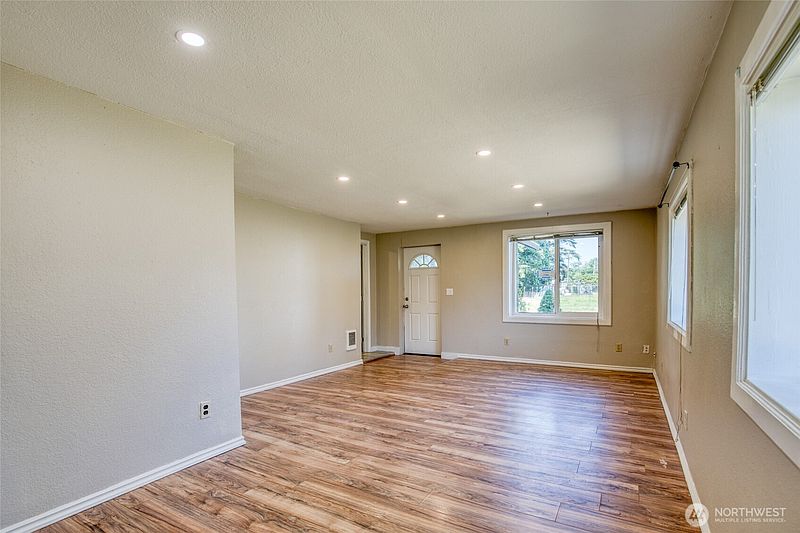 5th image of 121 W Marion Street