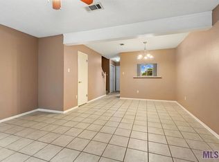 830 Meadow Glen Ave APT C, Zachary, LA 70791