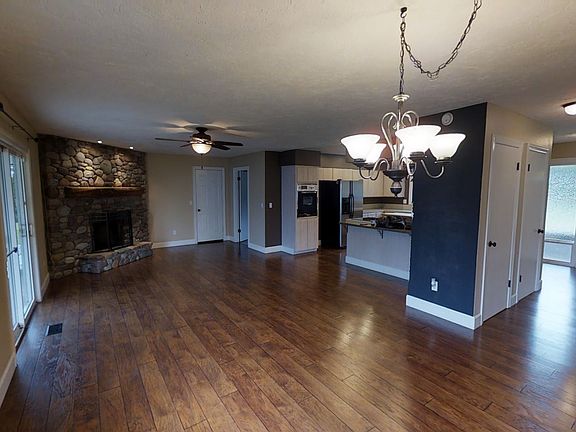 3rd image of 10105 NE 179th St