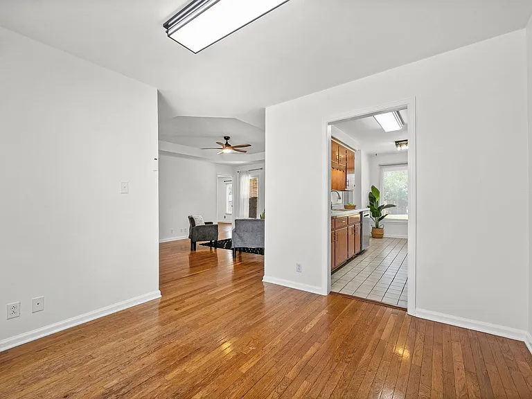 1409 Janet Way Dr — Photo 10