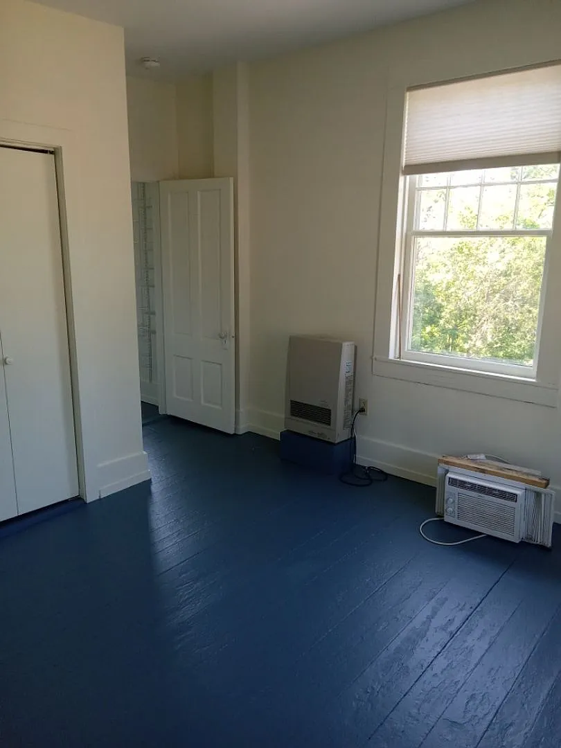 8-10 Conant Sq — Photo 4