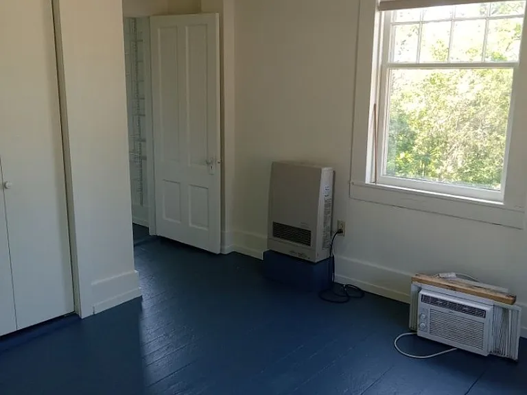 8-10 Conant Sq — Photo 4