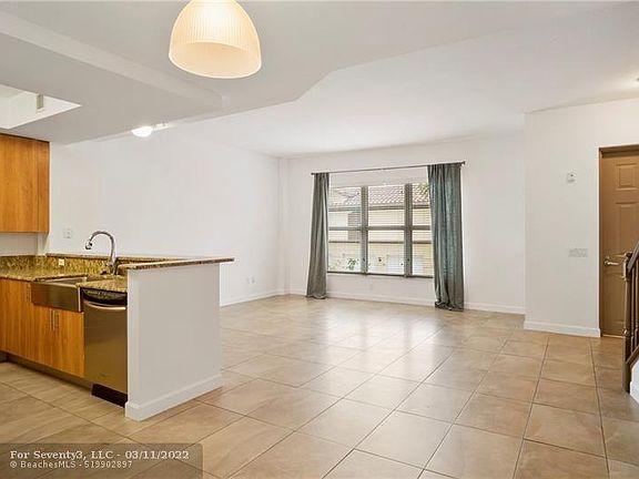 3rd image of 2617 NE 14th Ave APT 113