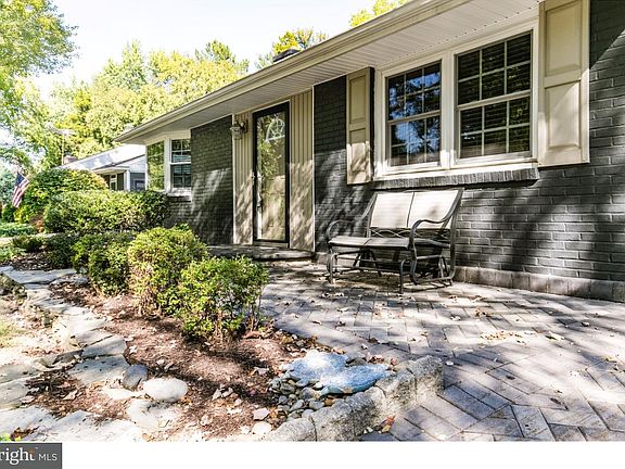 2nd image of 715 Brook Dr