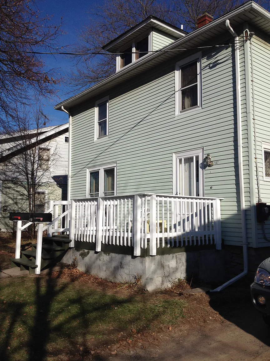 142 S Transit St photo 1
