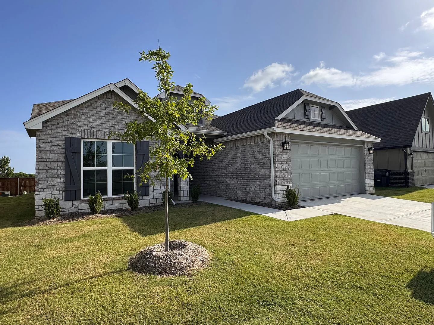 Brand New 4 bedroom in Bixby — Photo 2