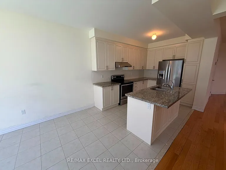 27 Manston Cres — Photo 9